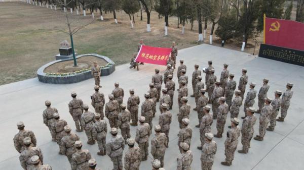 部队官兵以多种形式祭奠缅怀革命先烈