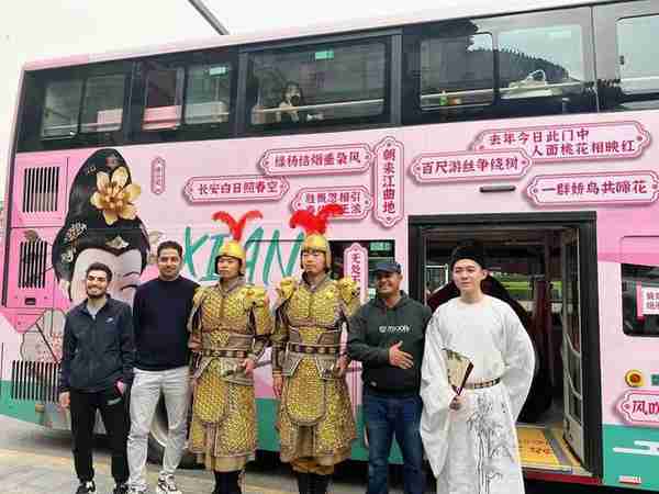 旅游巴士(旅游巴士图片)