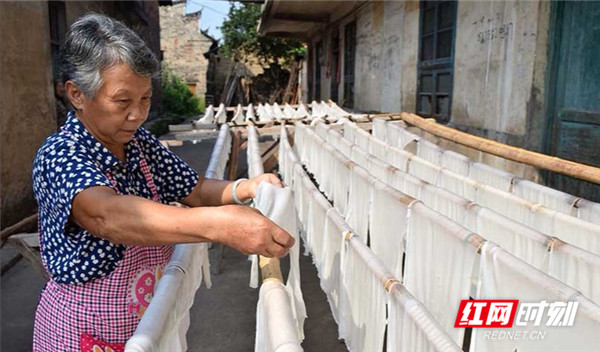 栖凤渡鱼粉：是美食更是情怀，熬汤60年煮粉百万碗