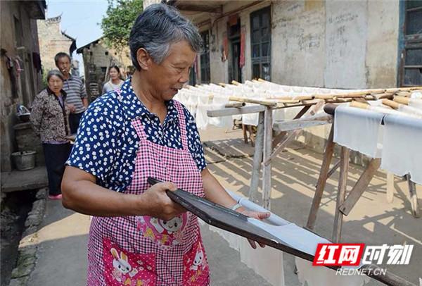 栖凤渡鱼粉：是美食更是情怀，熬汤60年煮粉百万碗