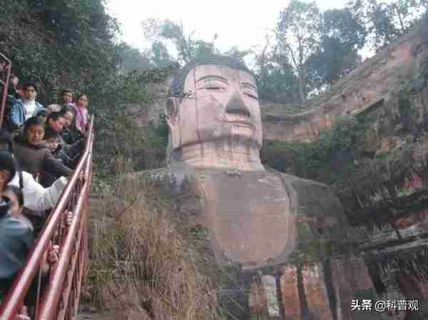 千年不倒的乐山大佛，为什么每逢大灾大祸，就会闭眼“流泪”？