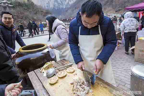 山西平顺：肉夹饼10元一个，60斤肉、500多张饼被抢光