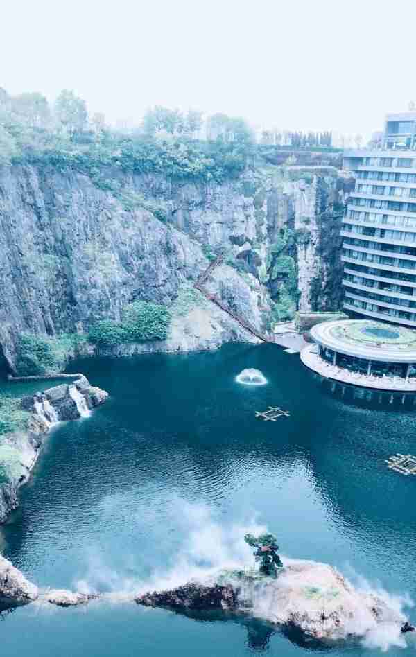 上海市松江区深坑酒店的发展：本身逐渐成为了乐园和景点