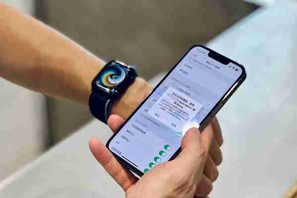 苹果iPhone13小BUG不断：拍照出现马赛克、官方承认手表无法解锁