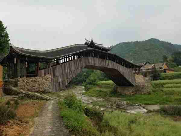 随着移民而来，地跨浙闽连接山海，泰顺因此而文化多元